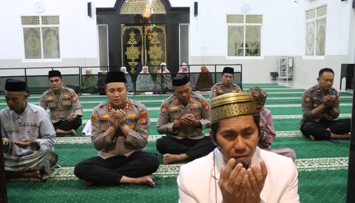 Dekatkan Diri ke Masyarakat, Kapolres Sidrap Gaungkan Program Subuh Keliling
