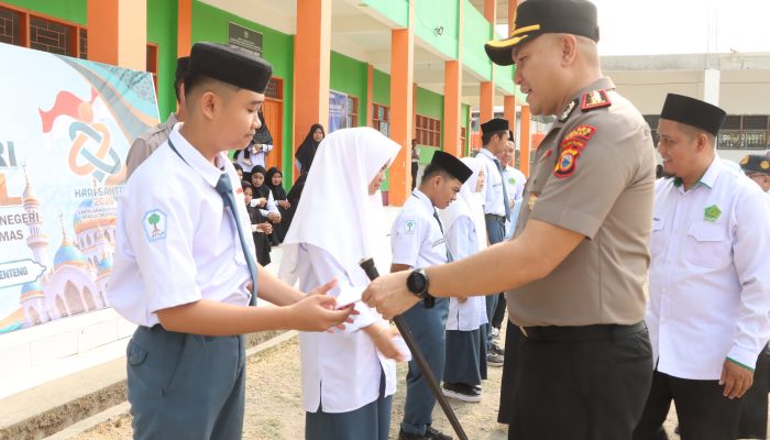 Kapolres Sidrap Ajak Santri Disiplin dan Taat Aturan