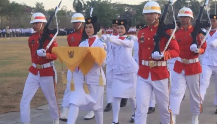 Bupati Pimpin Penurunan Bendera, Semangat Kemerdekaan Tetap Berkobar di Enrekang