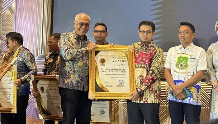 Dr. Bunyamin Yapid Bersanding dengan Tokoh Sulsel di PWI Awards 2026