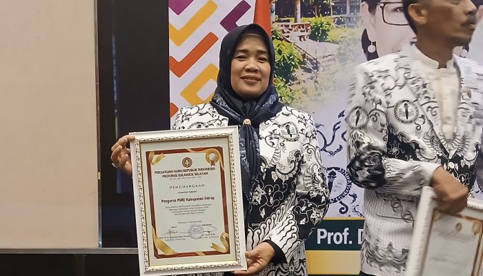 PGRI Sidrap Raih Penghargaan Tata Kelola Keuangan dari PGRI Sulsel
